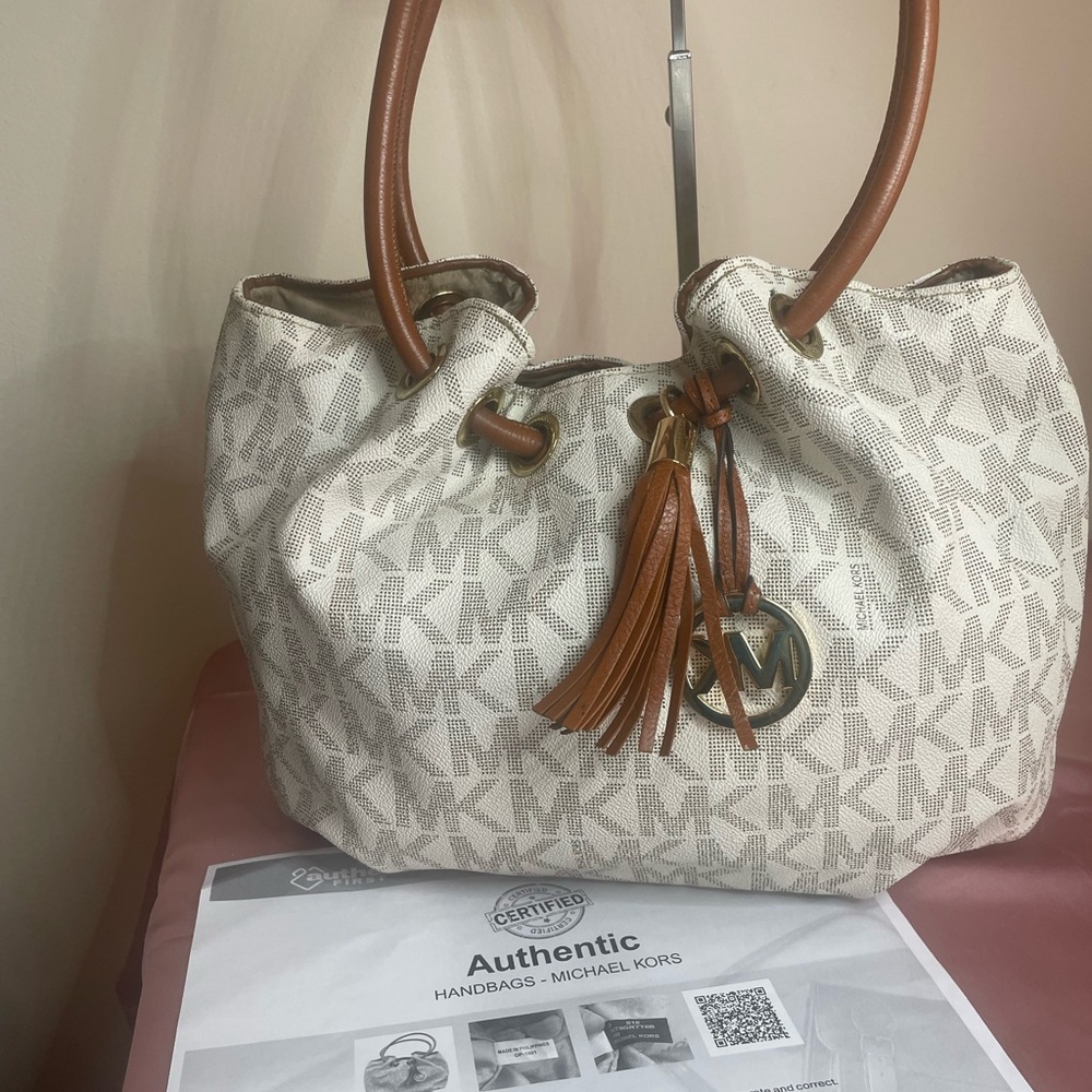 Authentic Michael Kors Purse  #048NCOA East West Ring Tote Signature Vanilla.